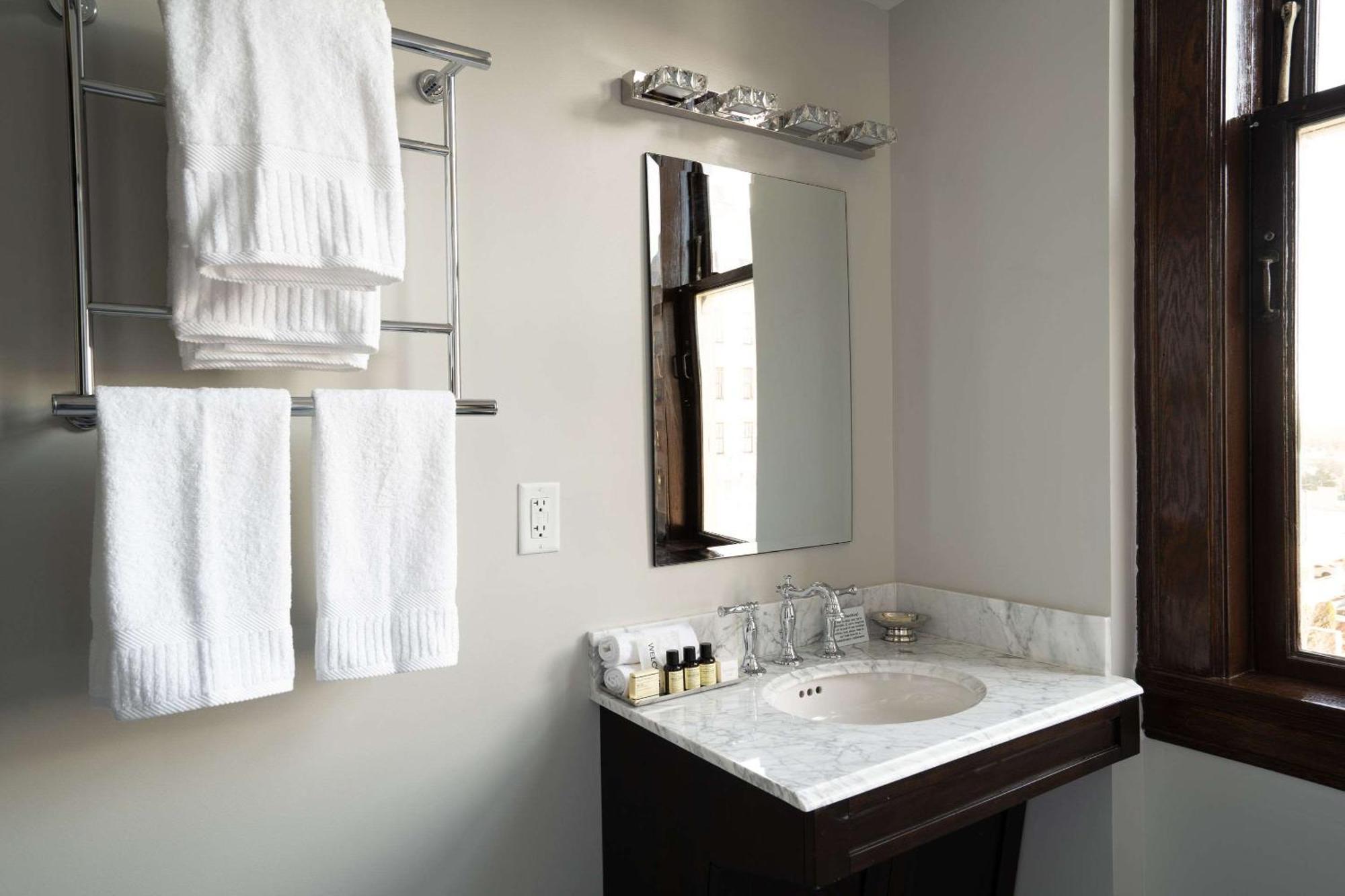 The Esquire Hotel Downtown Gastonia, Ascend Hotel Collection Exteriör bild
