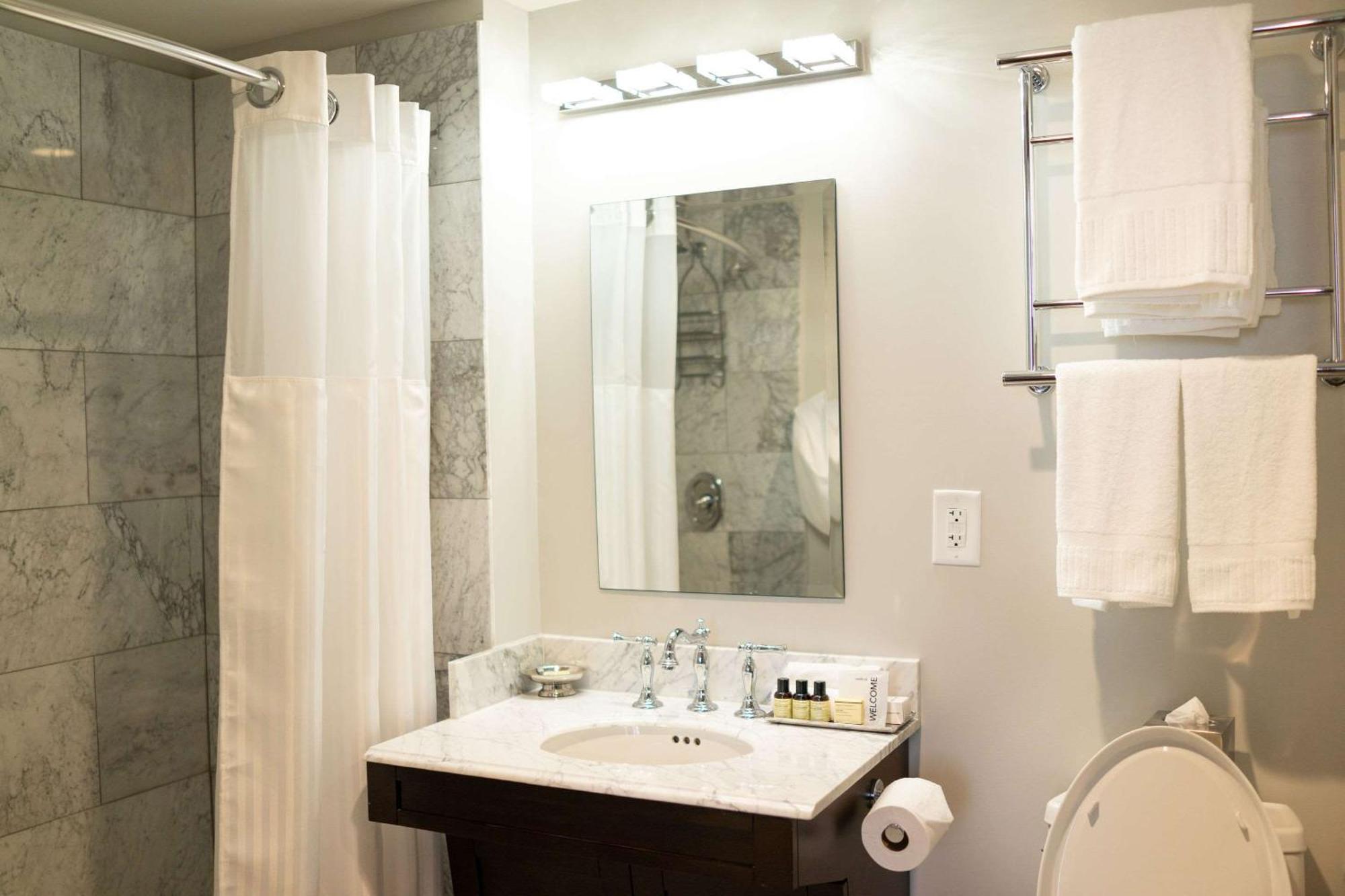 The Esquire Hotel Downtown Gastonia, Ascend Hotel Collection Exteriör bild